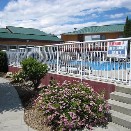 Days Inn By Wyndham Penticton Conference Centre Exterior photo
