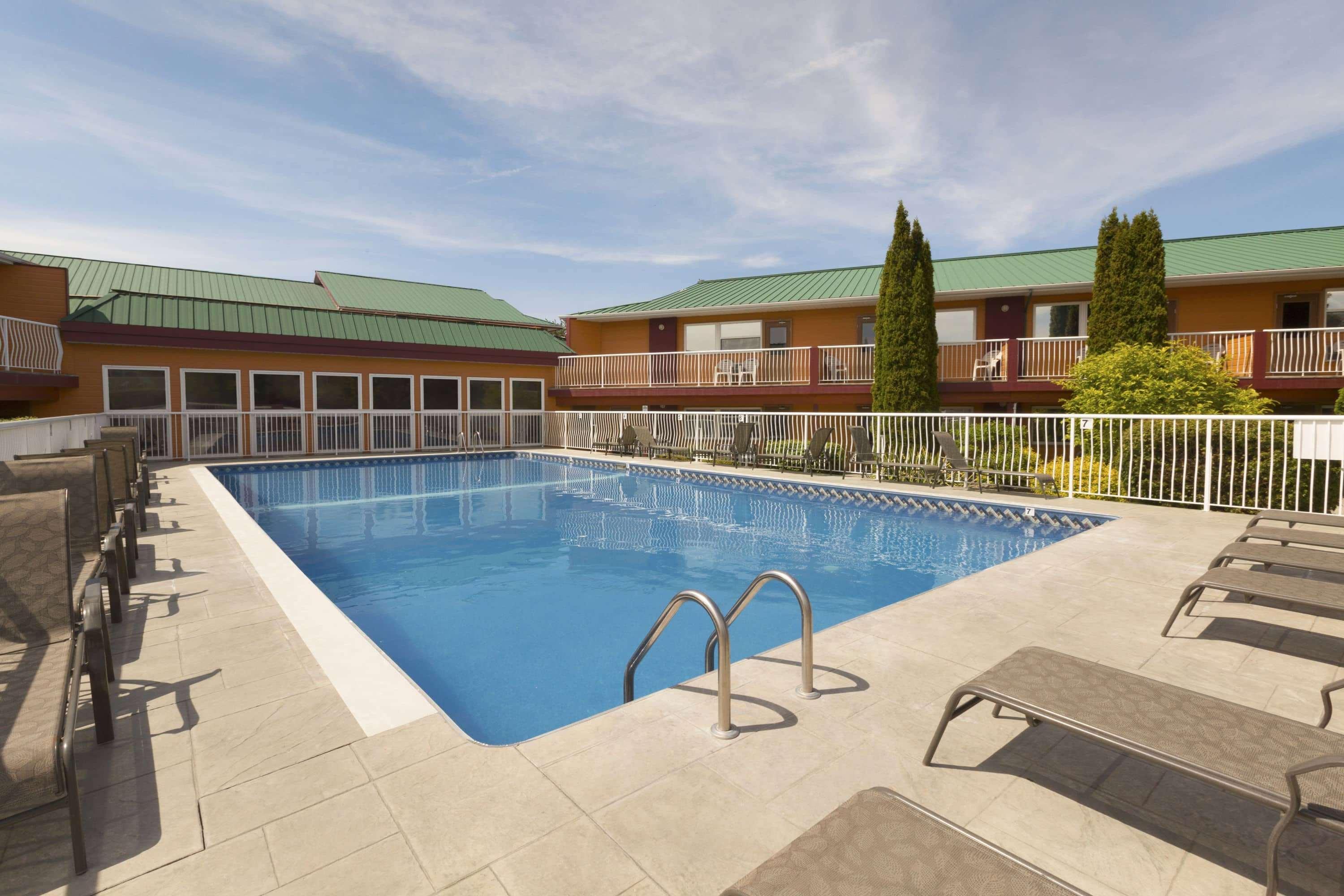 Days Inn By Wyndham Penticton Conference Centre Exterior photo