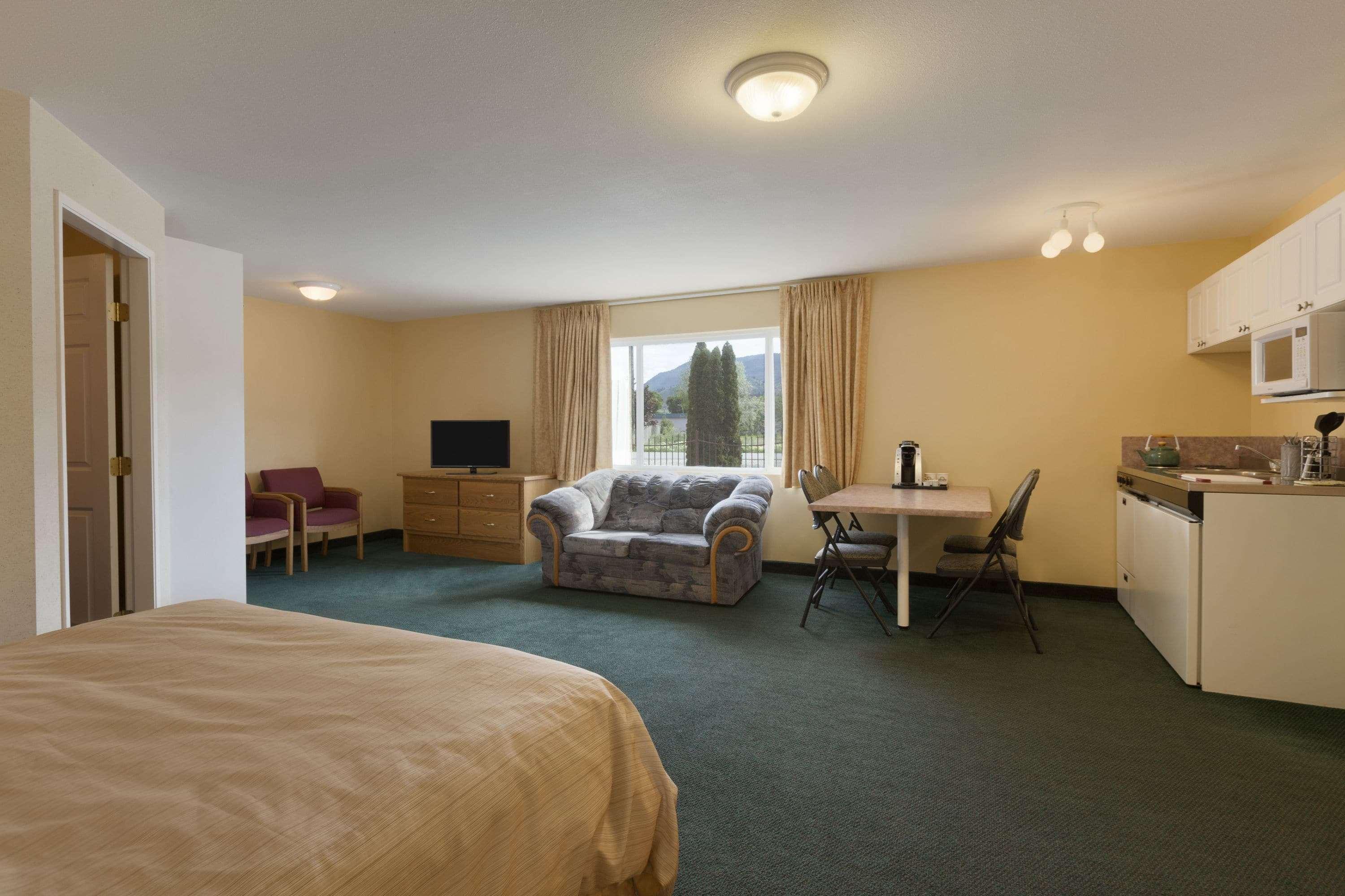 Days Inn By Wyndham Penticton Conference Centre Exterior photo