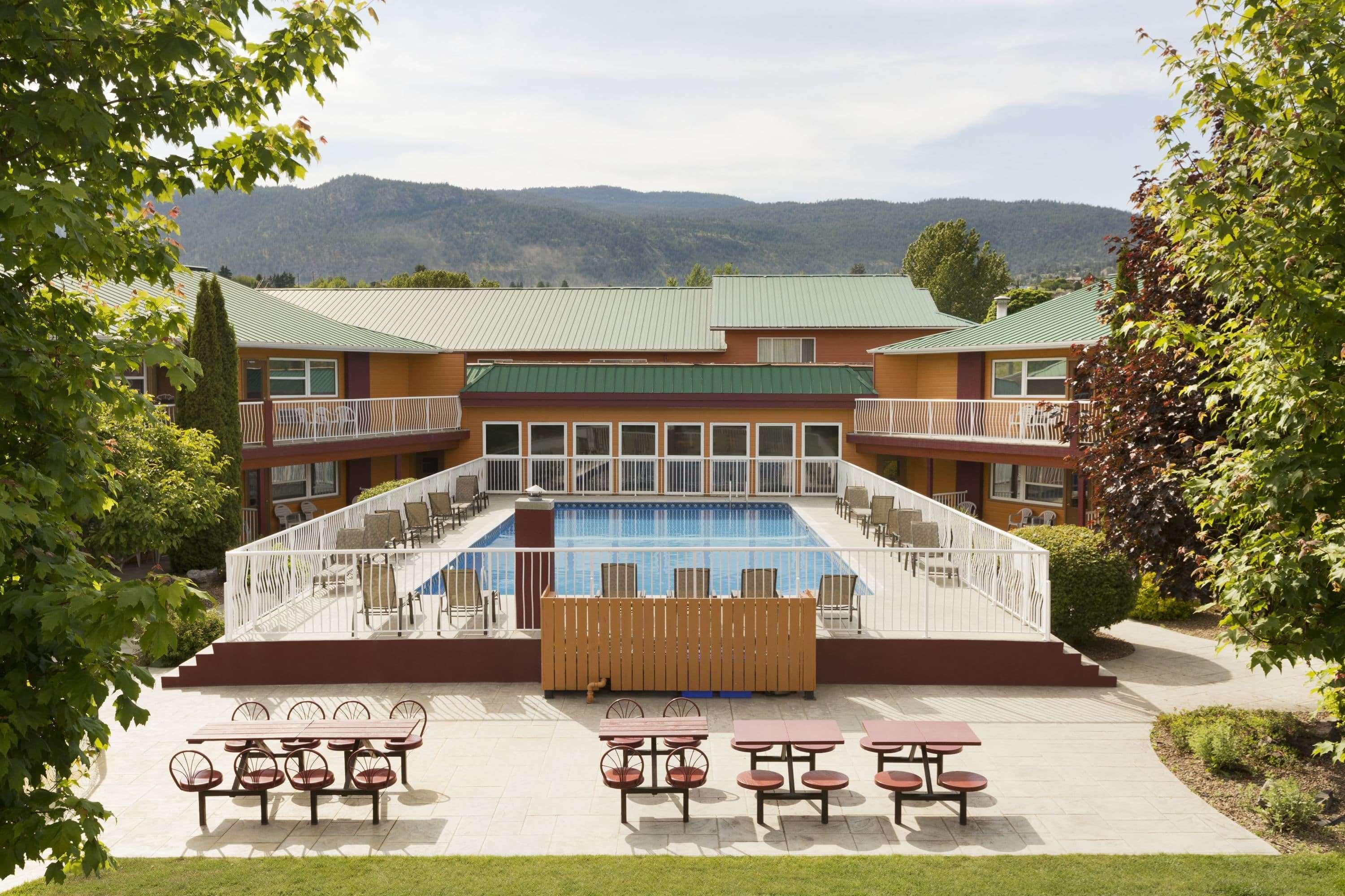 Days Inn By Wyndham Penticton Conference Centre Exterior photo